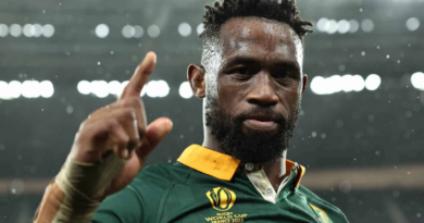Siya Kolisi o abelana nako ya lapa le Liyema ka jollof rice